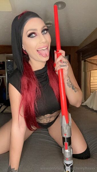 cherryrayxx Nakenläckor OnlyFans Foto 9