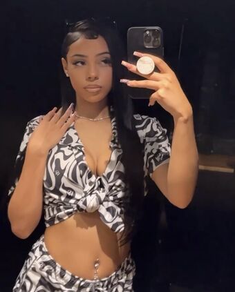 _cheyglizzy Nakenläckor OnlyFans Foto 2