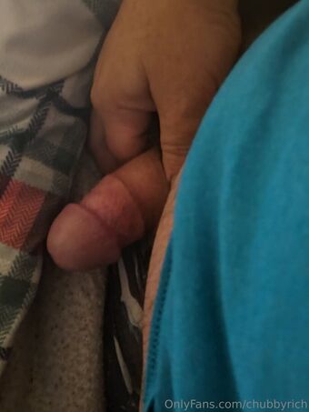 chubbyrich Nakenläckor OnlyFans Foto 13