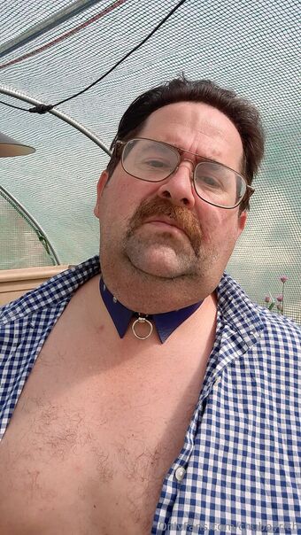 chubbyrich Nakenläckor OnlyFans Foto 15