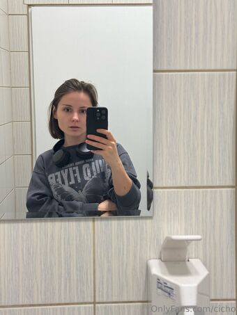 Cicho Nakenläckor OnlyFans Foto 24