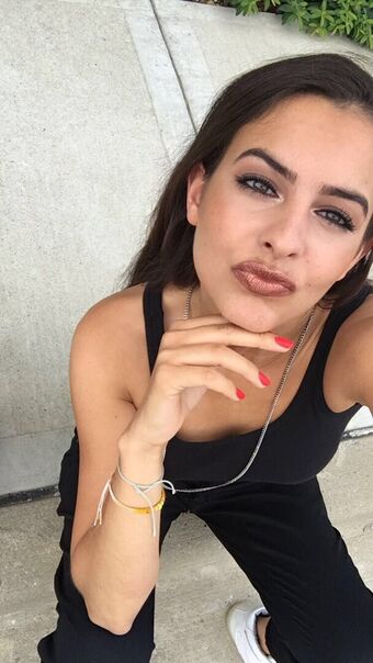 Cimorelli Nakenläckor OnlyFans Foto 4