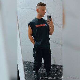 classiedd Nakenläckor OnlyFans Foto 4