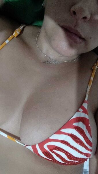 cleopatramalbec Nakenläckor OnlyFans Foto 1