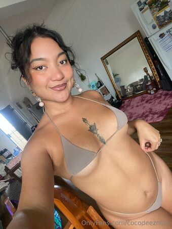 Cocodeeznuts Nakenläckor OnlyFans Foto 9