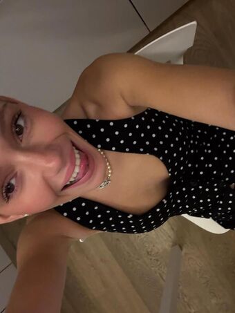 Cocogenge Nakenläckor OnlyFans Foto 12