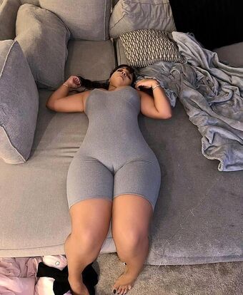 Codly Plays Nakenläckor OnlyFans Foto 4