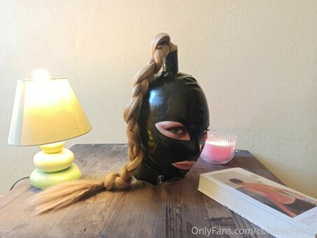 collaredfeline Nakenläckor OnlyFans Foto 2