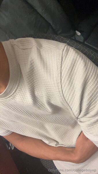 collegeboyxp Nakenläckor OnlyFans Foto 2