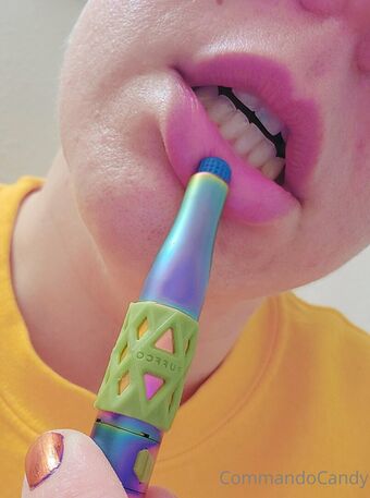 commandocandy Nakenläckor OnlyFans Foto 7