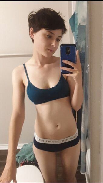 Corvidaethrowaway Nakenläckor OnlyFans Foto 24