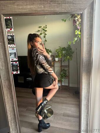 Cosmic Nakenläckor OnlyFans Foto 12
