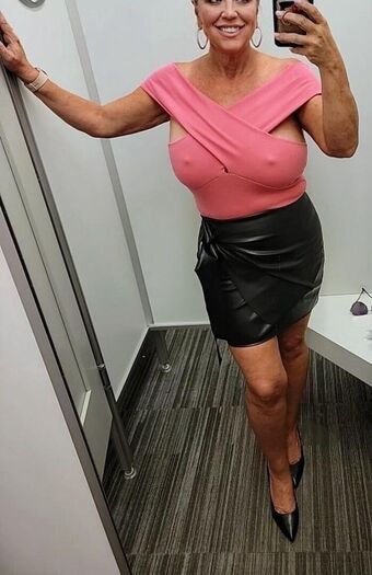 Crazychichi Nakenläckor OnlyFans Foto 14