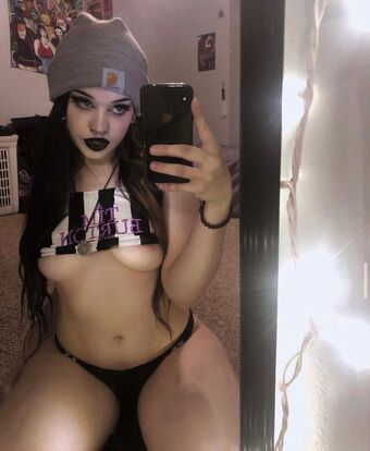 cryptidgf Nakenläckor OnlyFans Foto 4