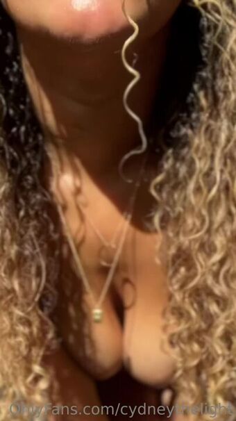 Cydneythelight Nakenläckor OnlyFans Foto 27