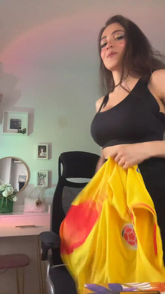 Daniela Derly Nakenläckor OnlyFans Foto 35