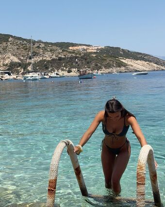 Danielle Metz Nakenläckor OnlyFans Foto 5