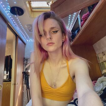 Daychain Nakenläckor OnlyFans Foto 22