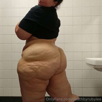 deathbyruby Nakenläckor OnlyFans Foto 1