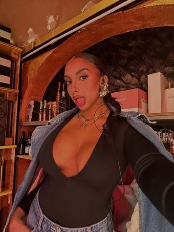 Debora Bloise Nakenläckor OnlyFans Foto 5