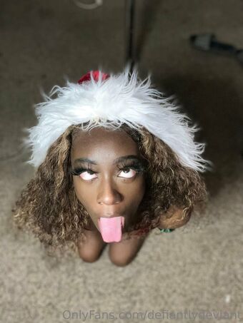 defiantlydeviant Nakenläckor OnlyFans Foto 9