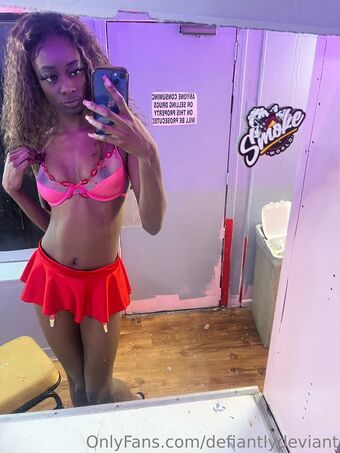 defiantlydeviant Nakenläckor OnlyFans Foto 17