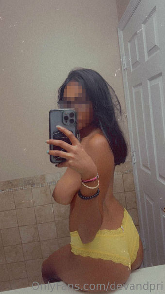 Dev & Pri Nakenläckor OnlyFans Foto 9