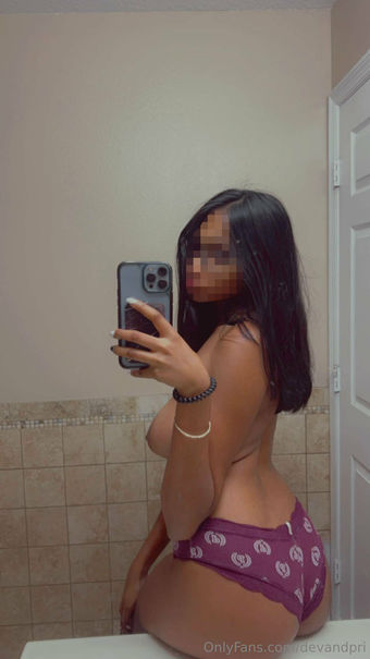 Dev & Pri Nakenläckor OnlyFans Foto 15