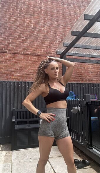 Devil In Demand Nakenläckor OnlyFans Foto 11