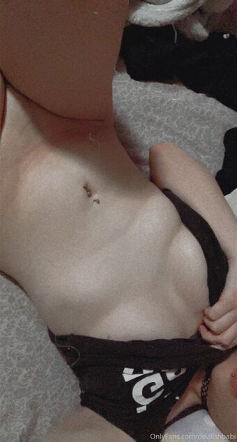 devilishbabi Nakenläckor OnlyFans Foto 5
