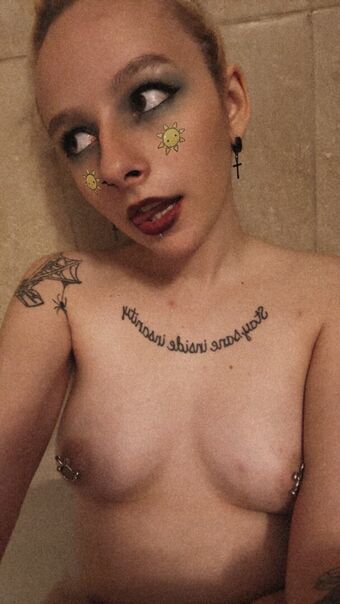 devilsbunni66 Nakenläckor OnlyFans Foto 49