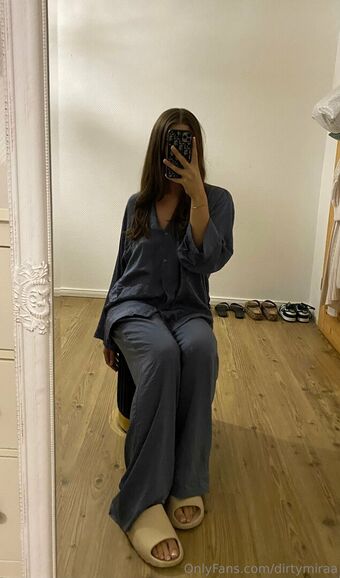 dirtymiraa Nakenläckor OnlyFans Foto 22