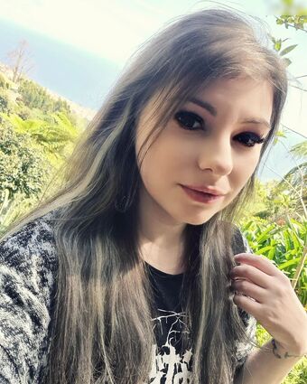Divi Nakenläckor OnlyFans Foto 43