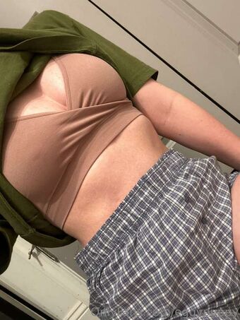Dumb Pup Nakenläckor OnlyFans Foto 8