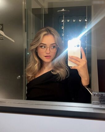 easyemi Nakenläckor OnlyFans Foto 2