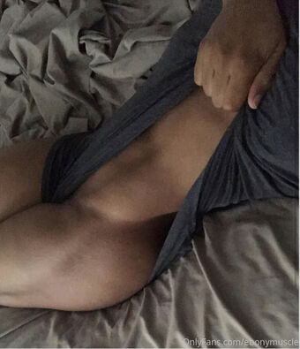 ebonymuscle Nakenläckor OnlyFans Foto 4