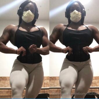 ebonymuscle Nakenläckor OnlyFans Foto 14
