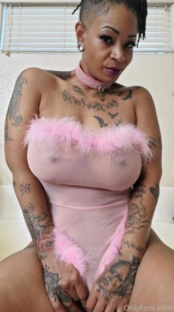 Edaqueenbee Nakenläckor OnlyFans Foto 2
