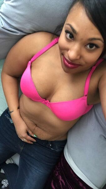 Elaynah Nakenläckor OnlyFans Foto 9