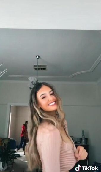 Ella Grace Nakenläckor OnlyFans Foto 12