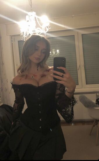 Elly A Nakenläckor OnlyFans Foto 15