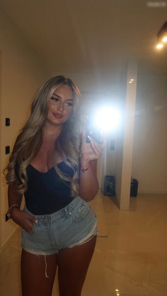 ema.mic Nakenläckor OnlyFans Foto 9