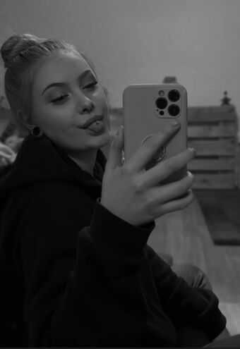 emaazing Nakenläckor OnlyFans Foto 12