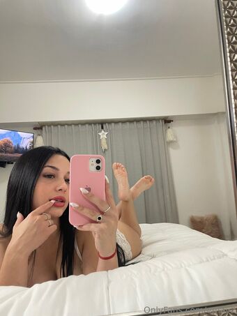 emav2 Nakenläckor OnlyFans Foto 1
