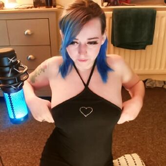 emberstrong Nakenläckor OnlyFans Foto 1