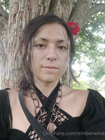 emberwind Nakenläckor OnlyFans Foto 1