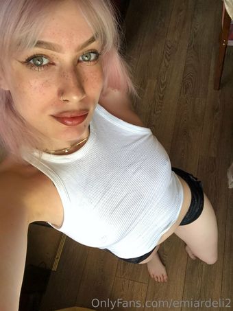 emiardeli2 Nakenläckor OnlyFans Foto 2