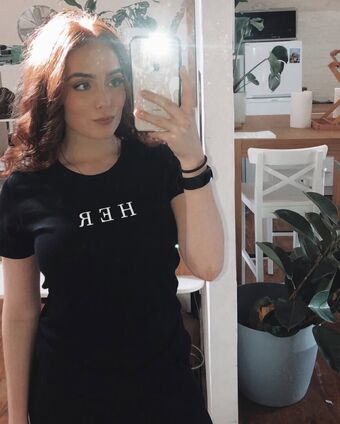 Emily Roach Nakenläckor OnlyFans Foto 5