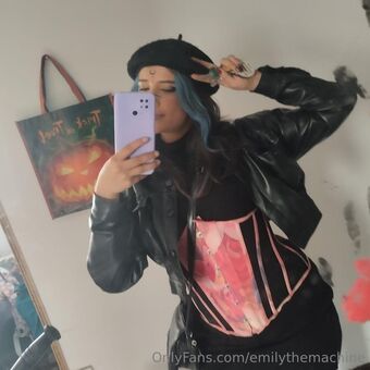 emilythemachine Nakenläckor OnlyFans Foto 2