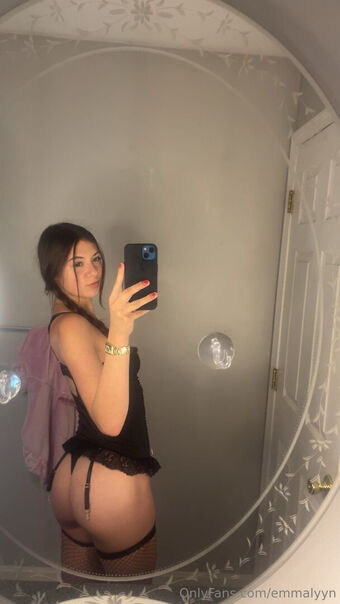 emmalyyn Nakenläckor OnlyFans Foto 17